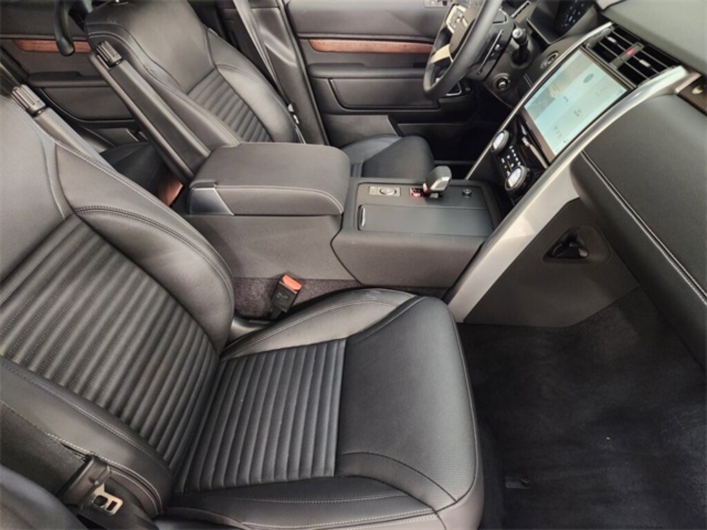 Certified 2025 Land Rover Discovery P360 Dynamic SE SUV