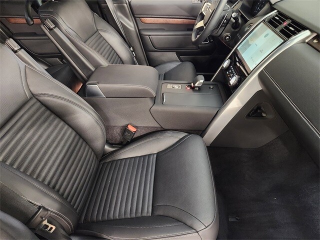 2025 Land Rover Discovery P360 Dynamic SE photo 3
