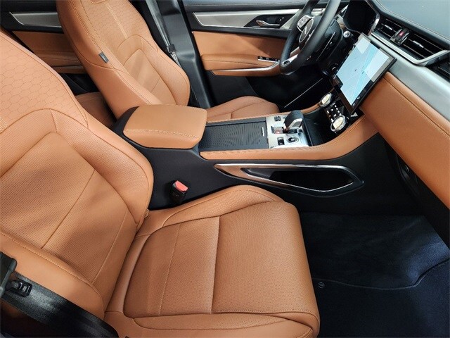 2025 Jaguar F-PACE P400 R-Dynamic S photo 3