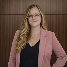 Staff member Una Schade from ID_e720b4225341