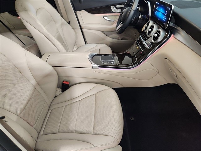 2022 Mercedes Benz GLC 300 photo 3