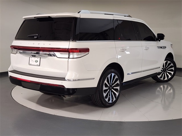 Used 2024 Lincoln Navigator Reserve with VIN 5LMJJ2LGXREL15936 for sale in Friendswood, TX