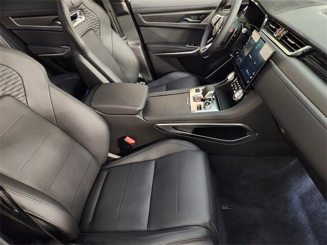 2026 Jaguar F-PACE SVR photo 3