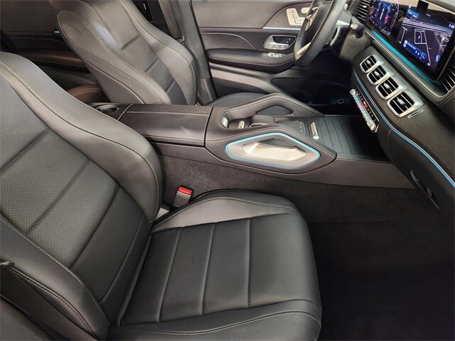 2025 Mercedes Benz GLS 450 4MATIC photo 3