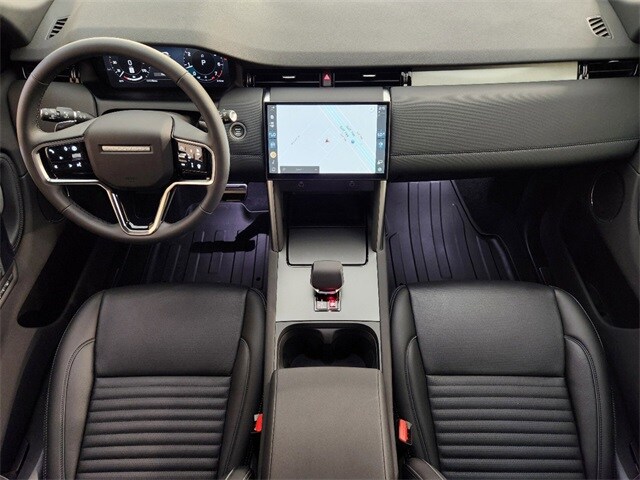 2025 Land Rover Discovery Sport SE photo 4