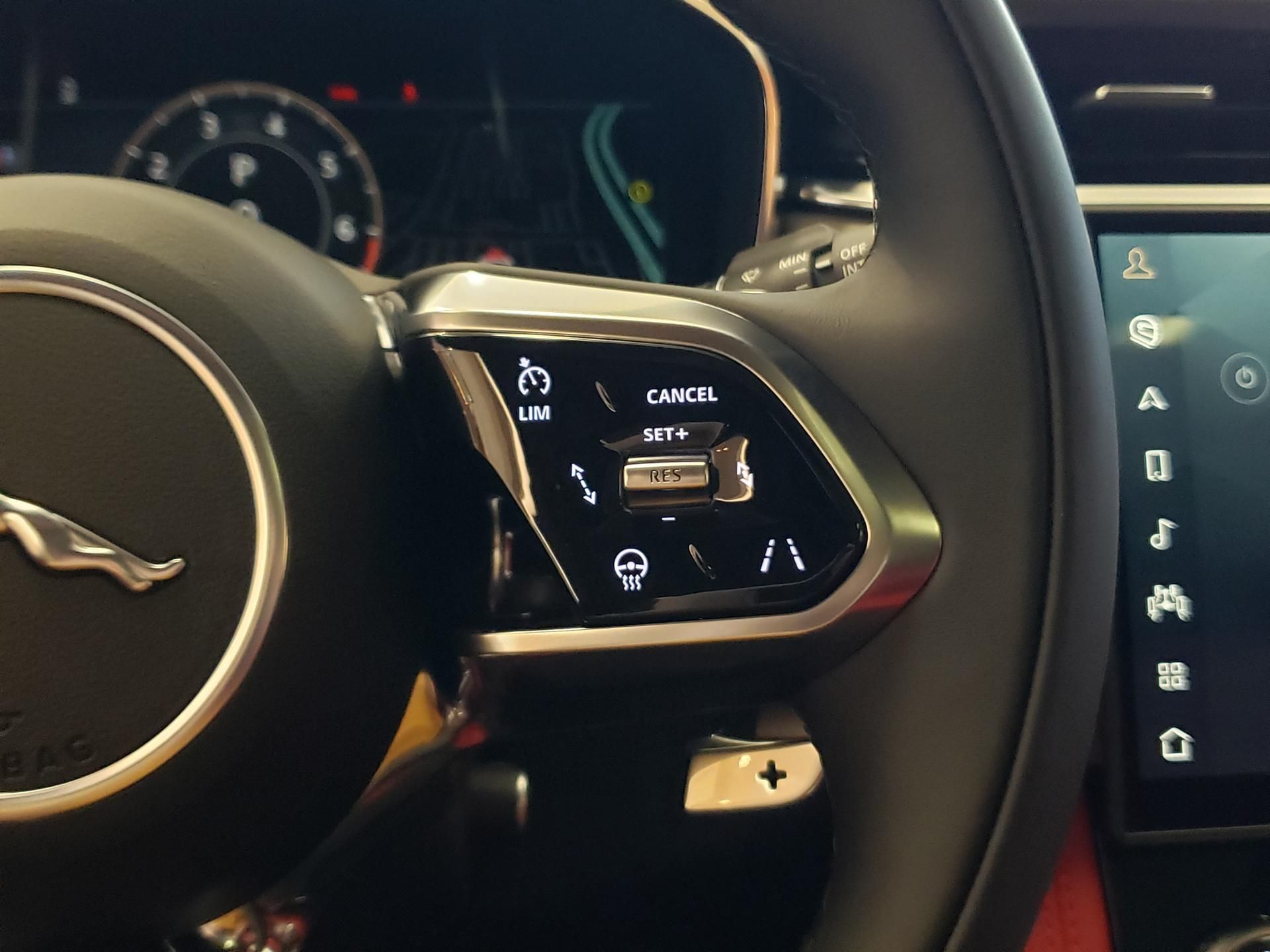 2026 Jaguar F-Pace R-Dynamic S - Photo 25