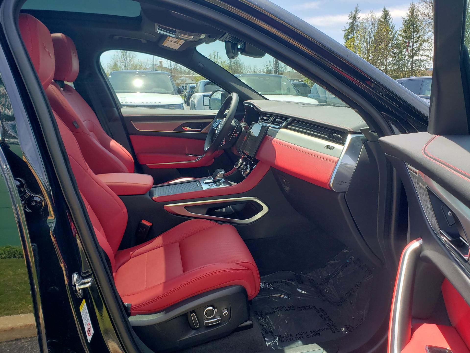 2026 Jaguar F-Pace R-Dynamic S - Photo 17
