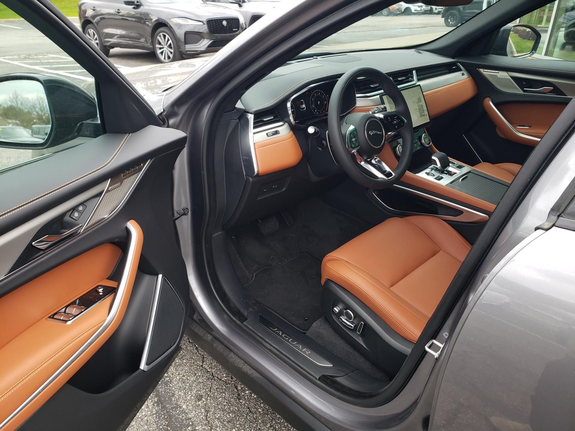 2026 Jaguar F-Pace R-Dynamic S - Photo 9