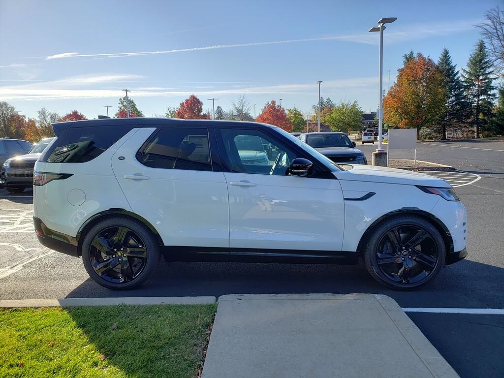 2025 Land Rover Discovery SE photo 4