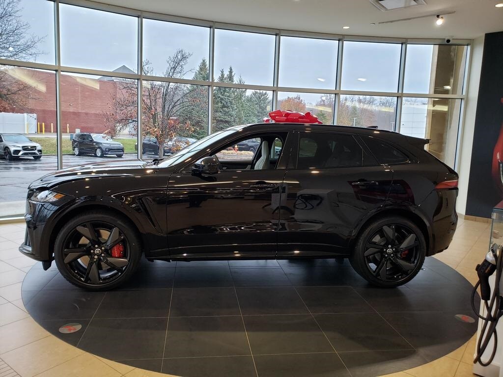 2026 Jaguar F-PACE SVR photo 3