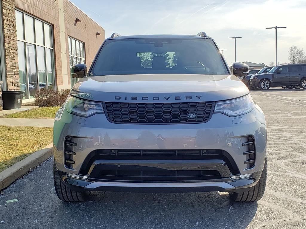 2025 Land Rover Discovery SE photo 2