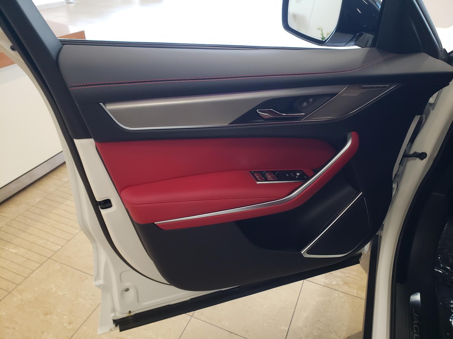 2026 Jaguar F-Pace R-Dynamic S - Photo 8