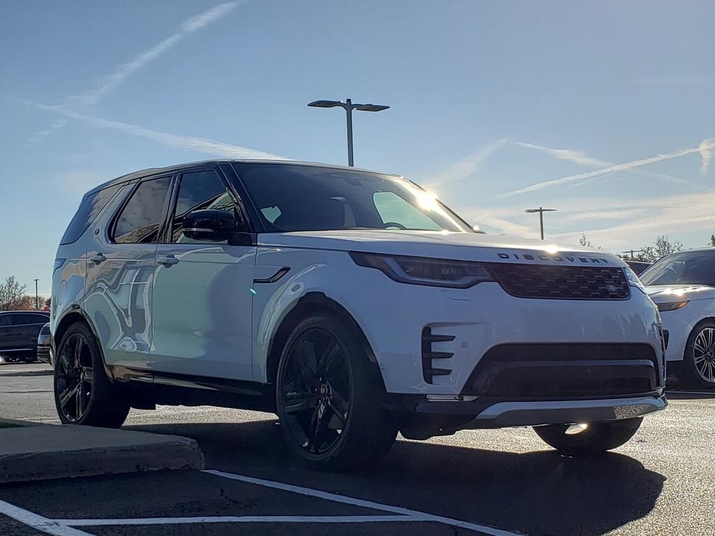 2025 Land Rover Discovery SE photo 3