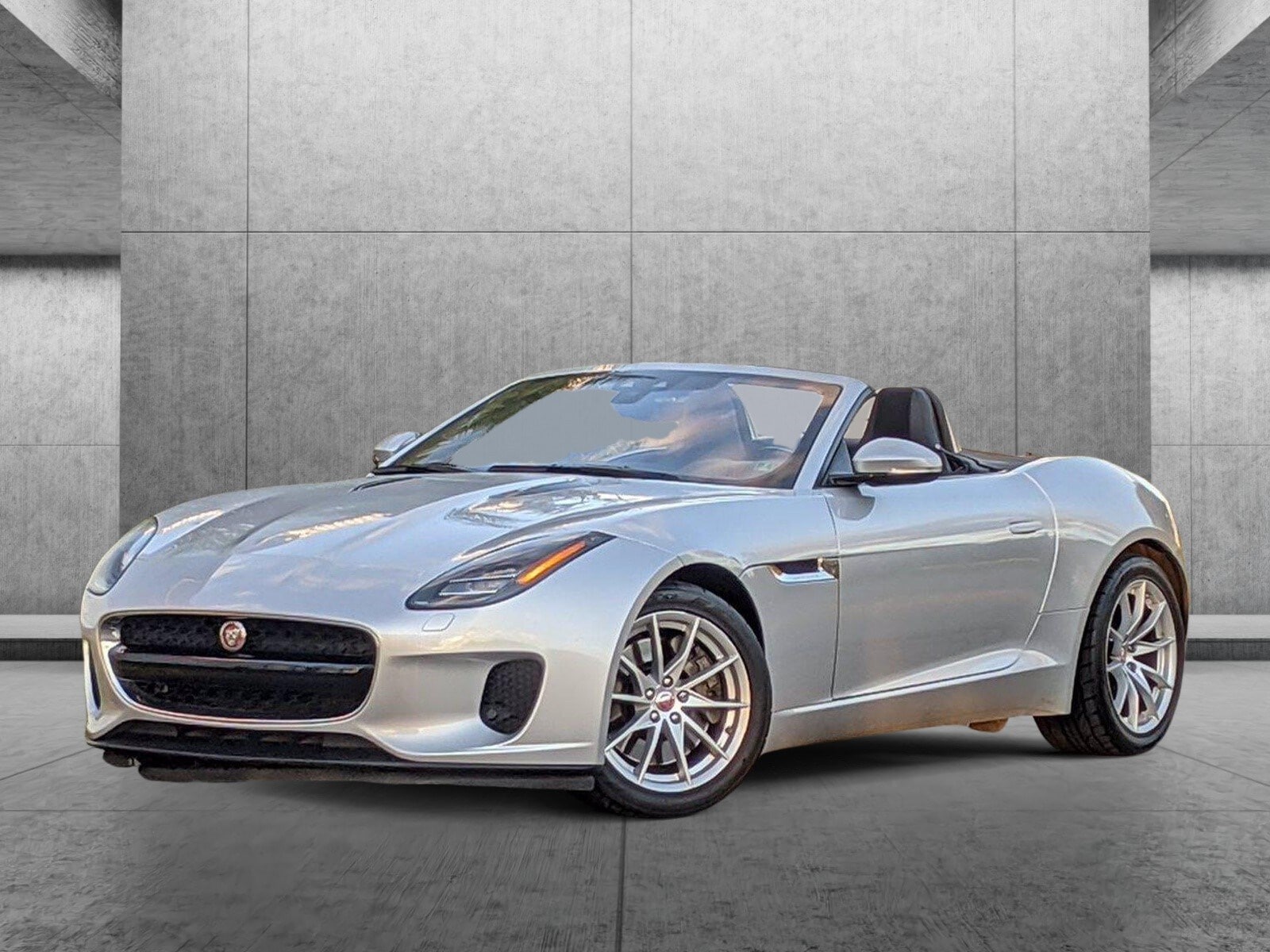2018 Jaguar F-TYPE Base's photo