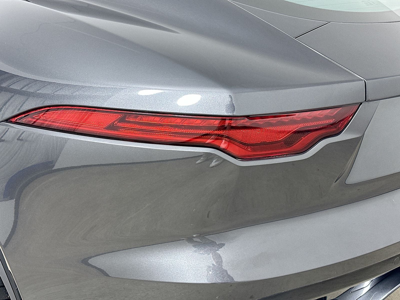 2024 Jaguar F-Type R-Dynamic - Photo 40