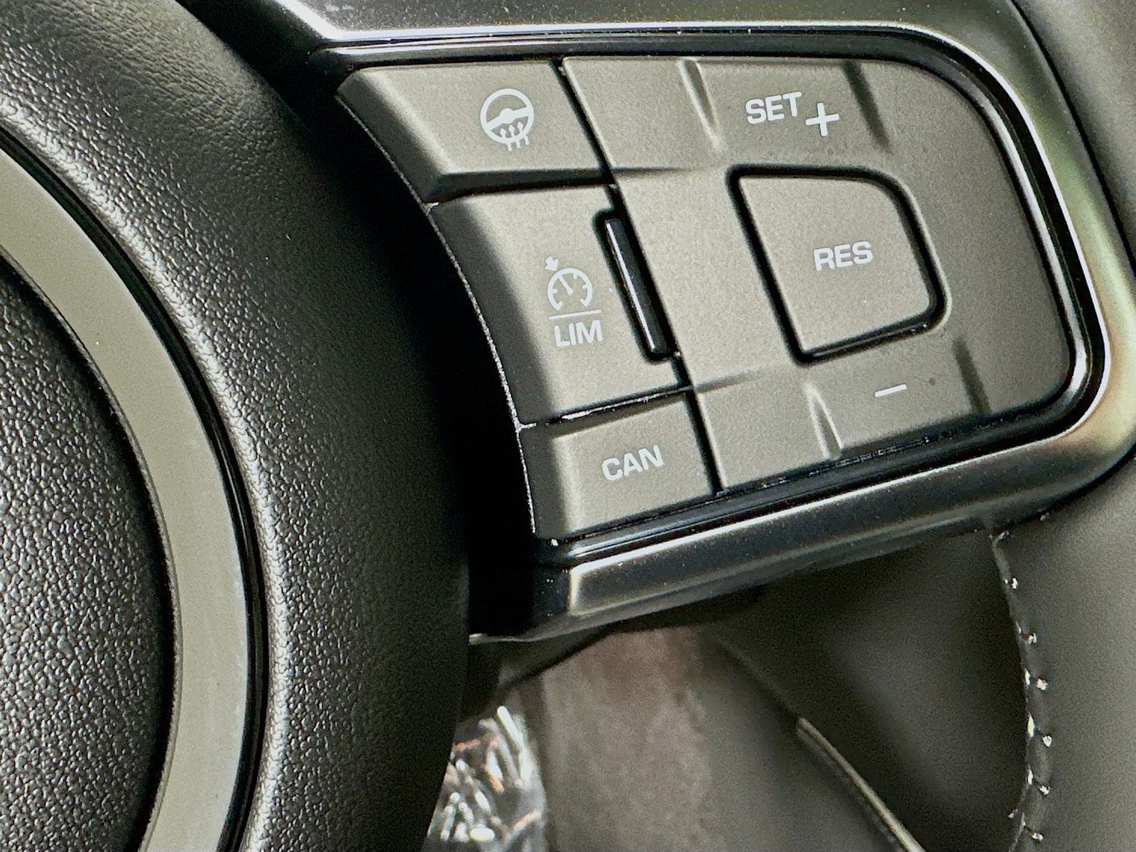 2024 Jaguar F-Type R-Dynamic - Photo 13