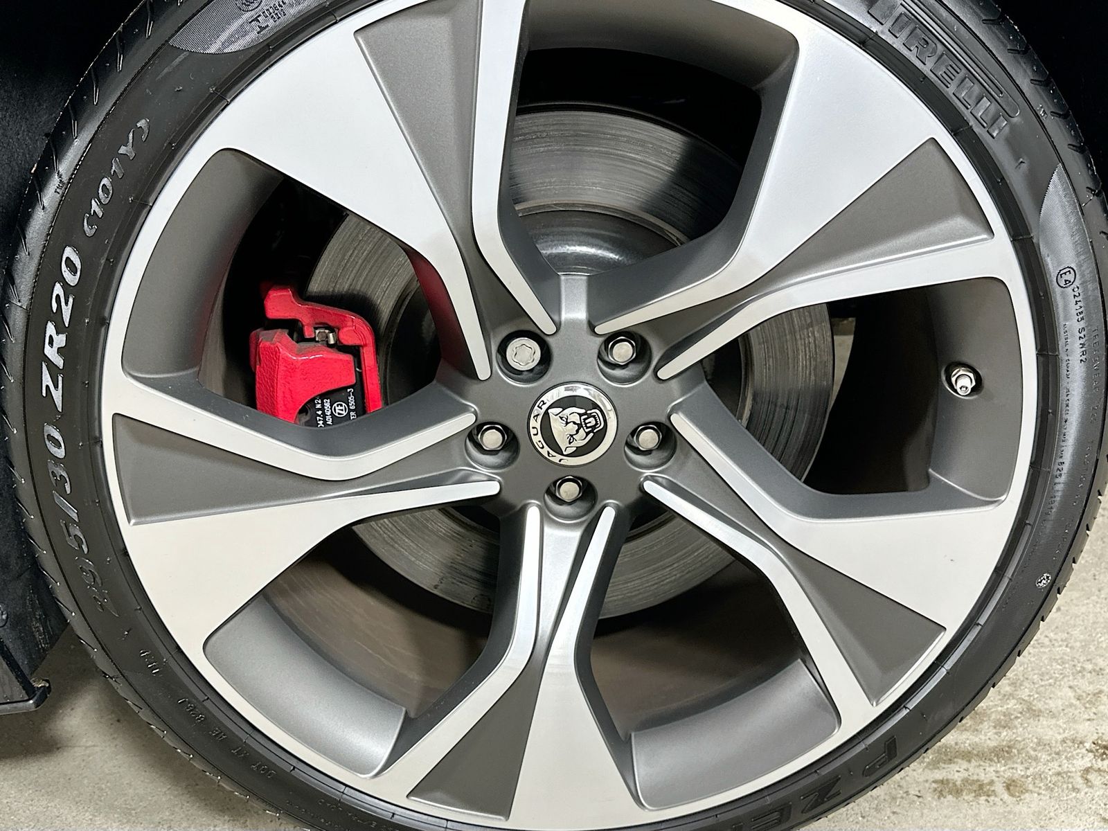 2024 Jaguar F-Type R-Dynamic - Photo 37