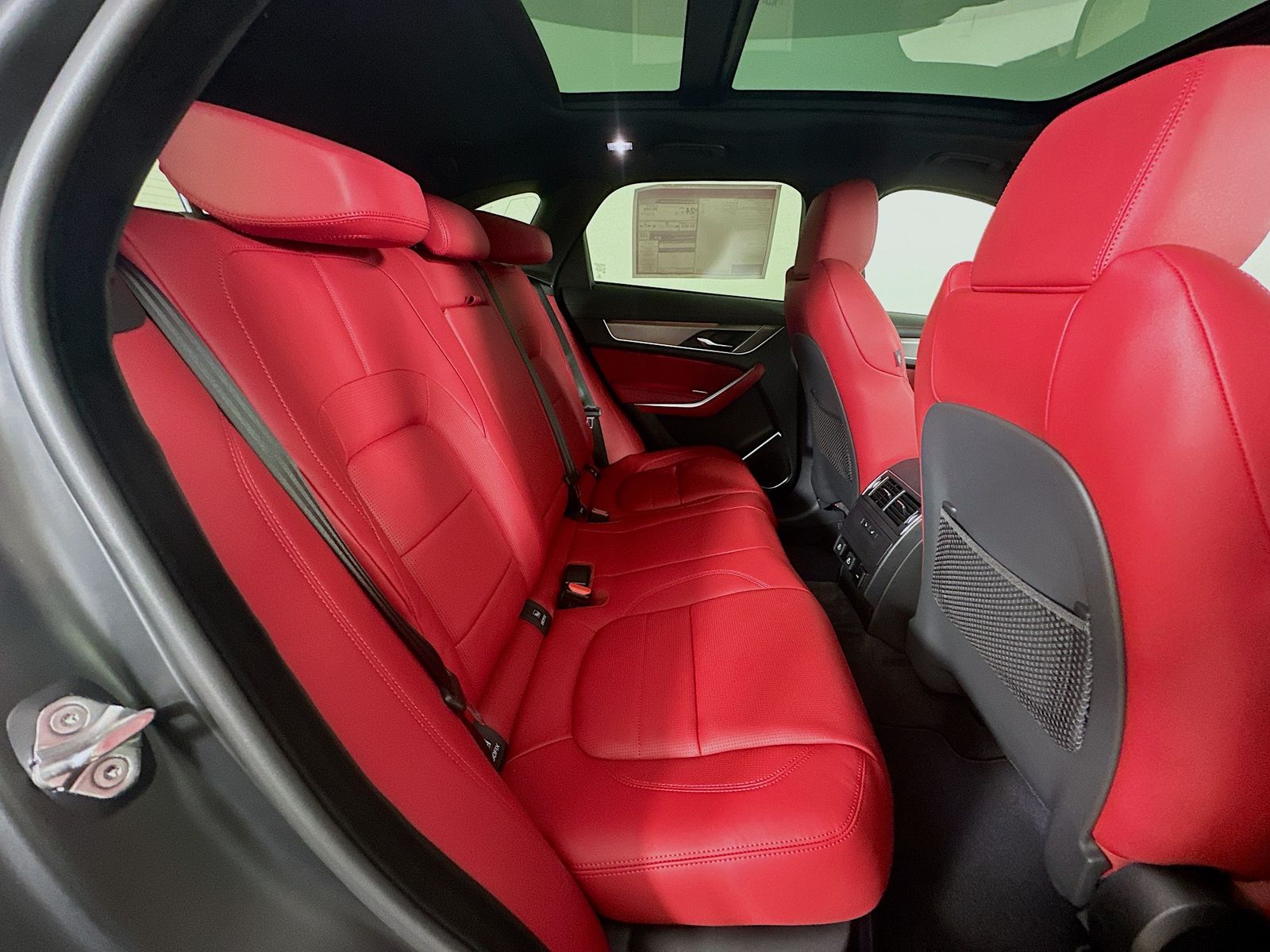 2026 Jaguar F-Pace R-Dynamic S - Photo 41