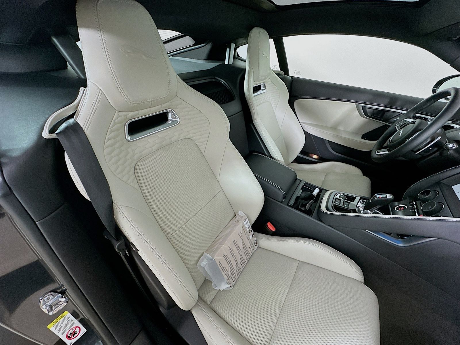 2024 Jaguar F-Type R-Dynamic - Photo 34
