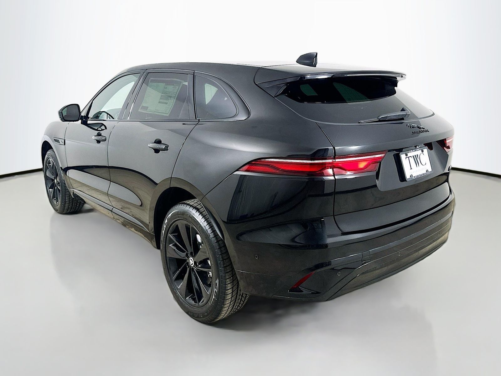 2026 Jaguar F-Pace R-Dynamic S - Photo 7