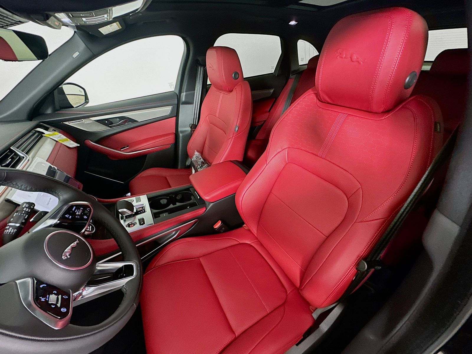 2026 Jaguar F-Pace R-Dynamic S - Photo 34