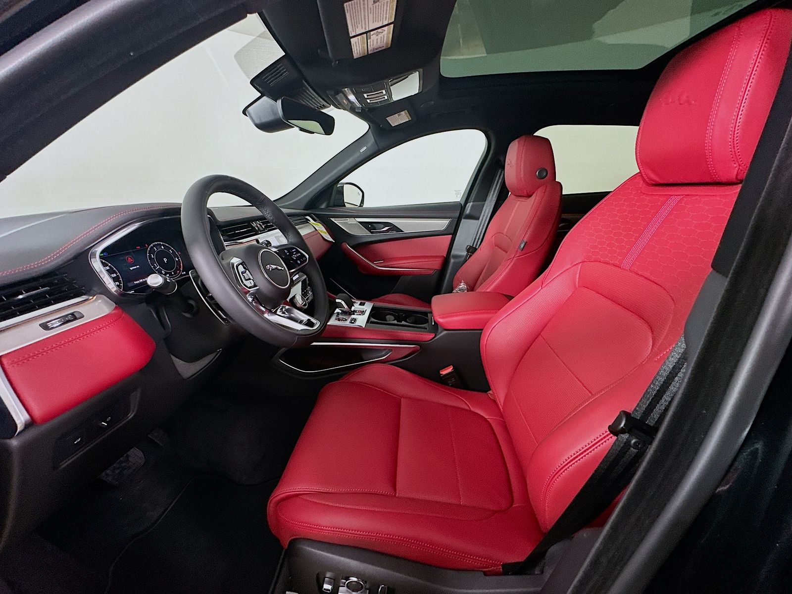 2026 Jaguar F-Pace R-Dynamic S - Photo 33