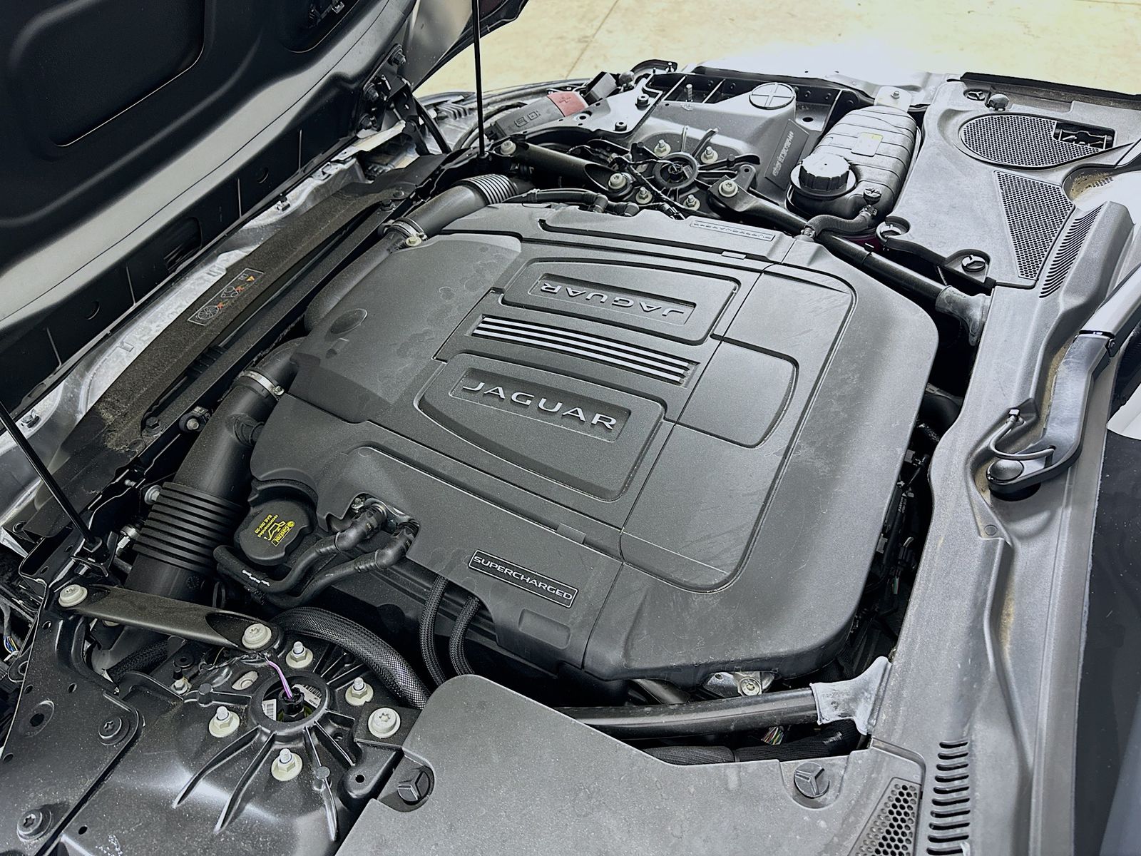 2024 Jaguar F-Type R-Dynamic - Photo 36