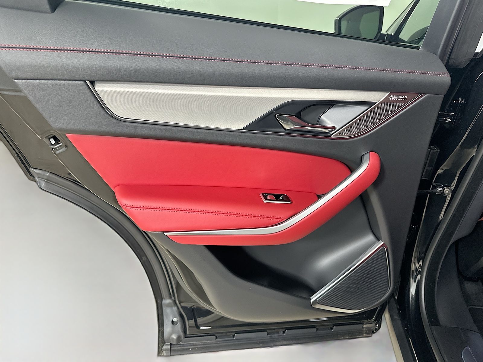 2026 Jaguar F-Pace R-Dynamic S - Photo 35