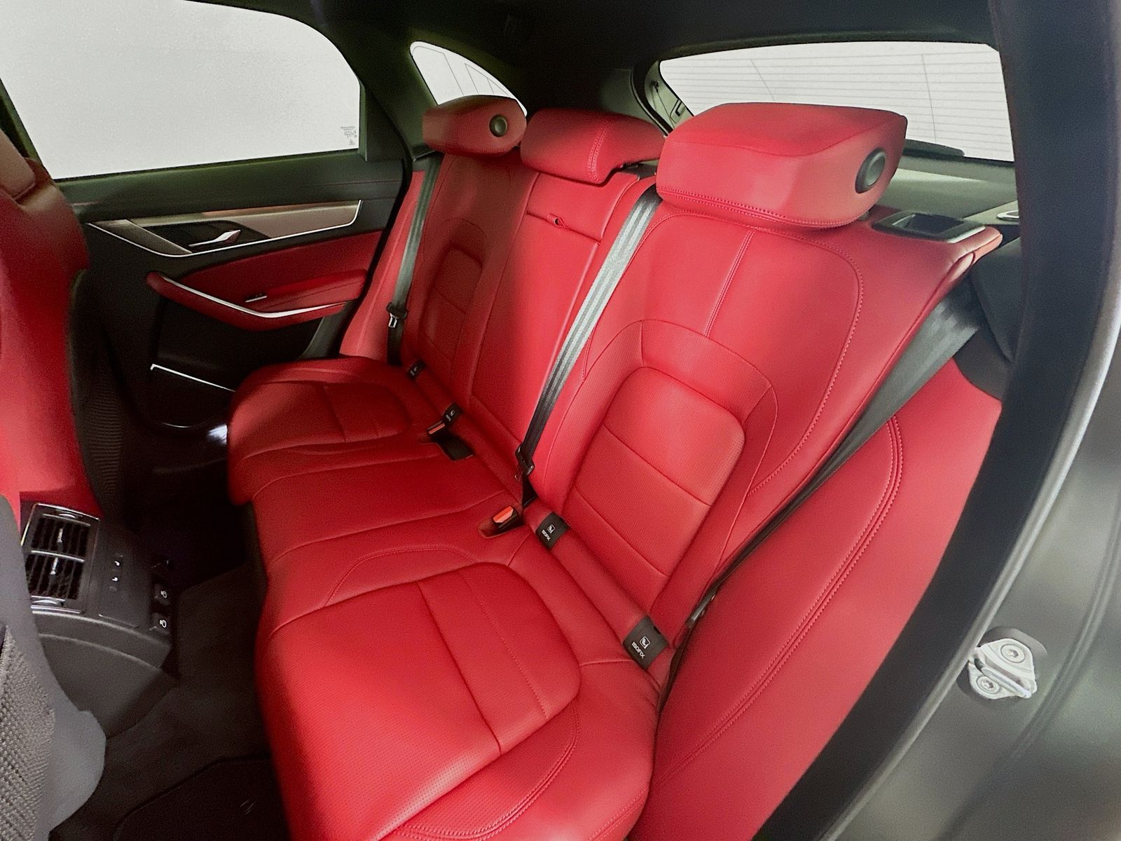 2026 Jaguar F-Pace R-Dynamic S - Photo 36
