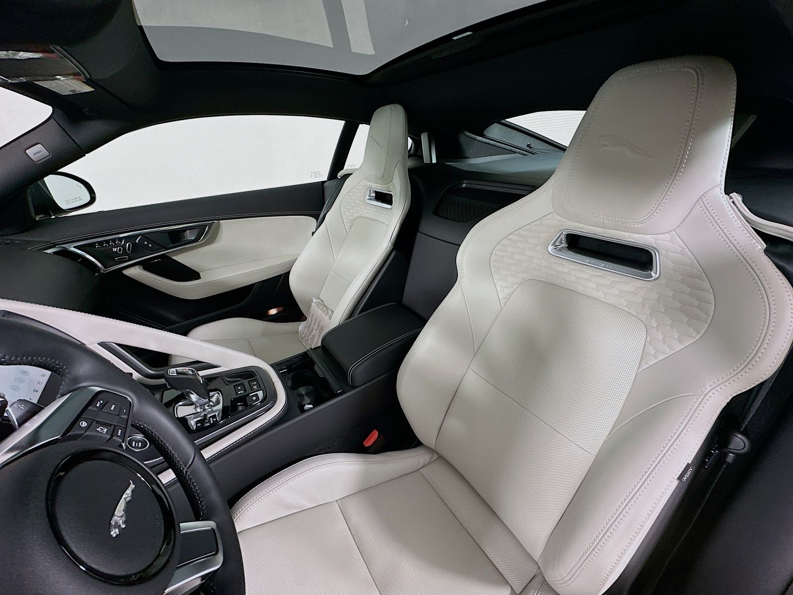 2024 Jaguar F-Type R-Dynamic - Photo 26