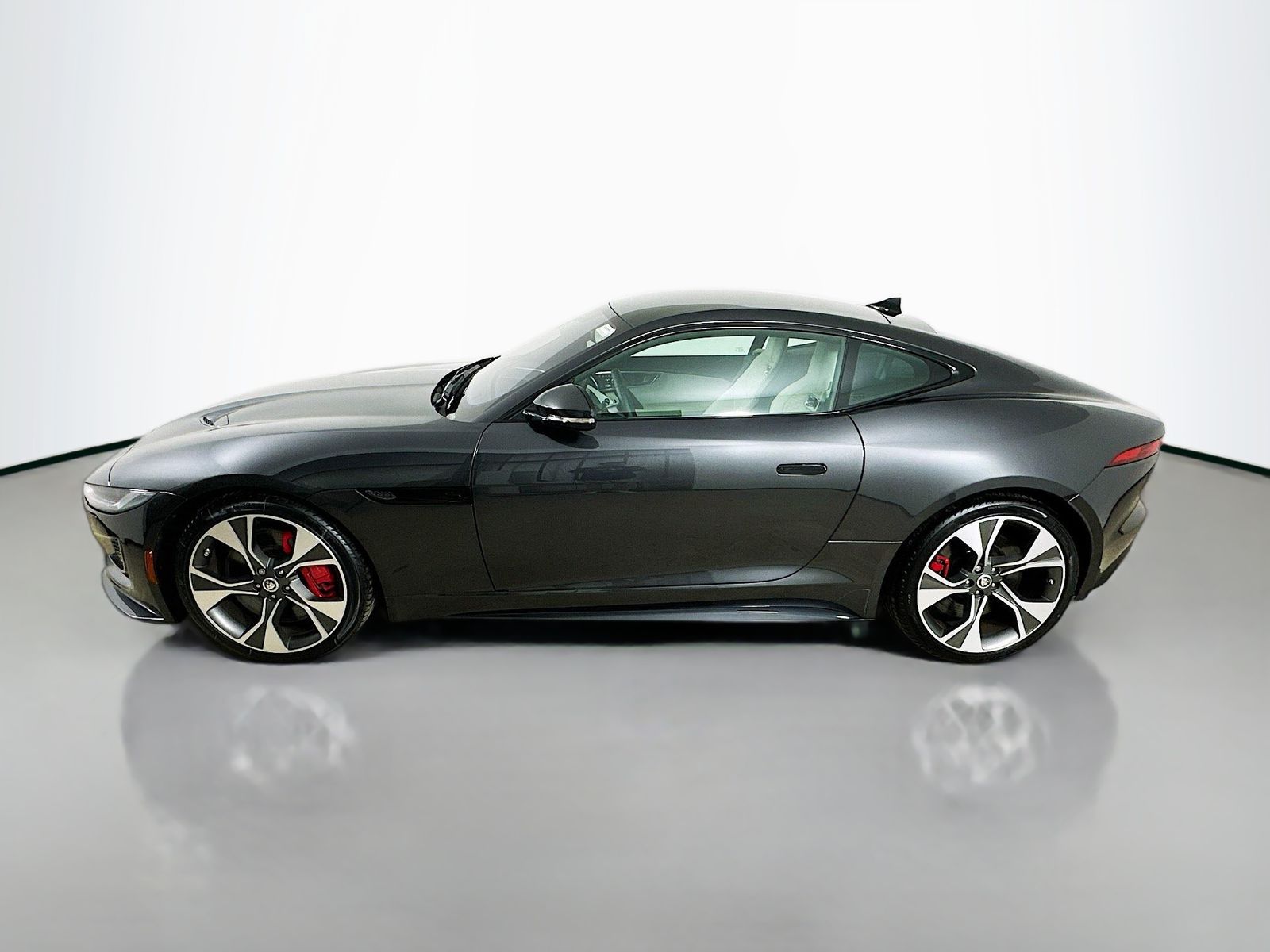 2024 Jaguar F-Type R-Dynamic - Photo 8