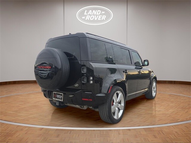 2023 Land Rover Defender 110 X photo 4
