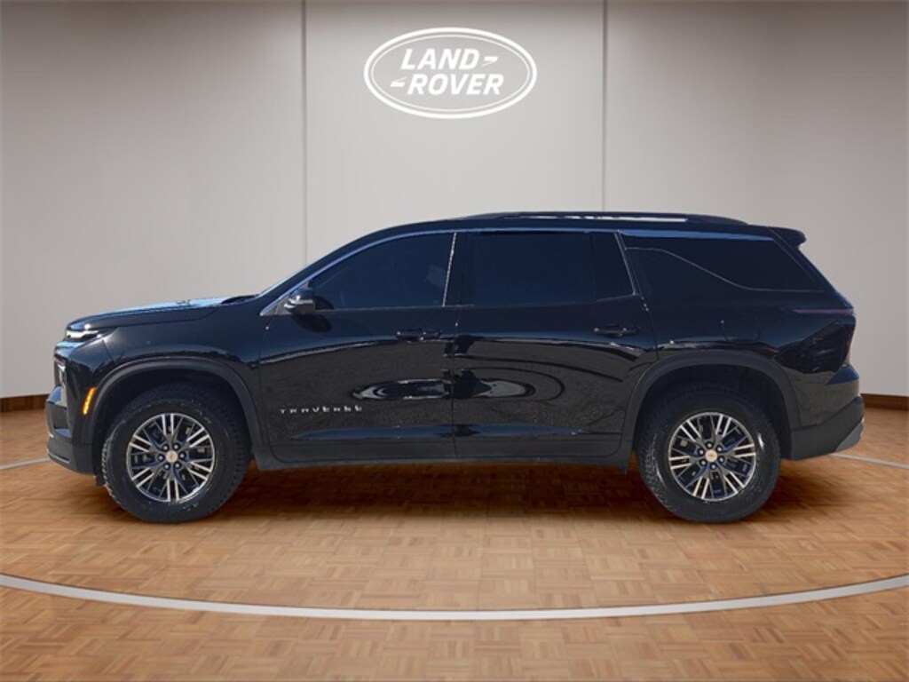 Used 2024 Chevrolet Traverse LT SUV