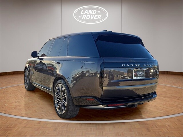 2023 Land Rover Range Rover SE photo 3