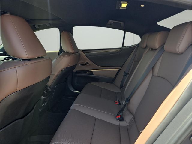 2025 Lexus ES 350 - Photo 11