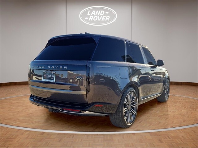 2023 Land Rover Range Rover SE photo 4