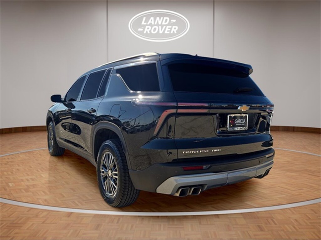 Used 2024 Chevrolet Traverse LT SUV