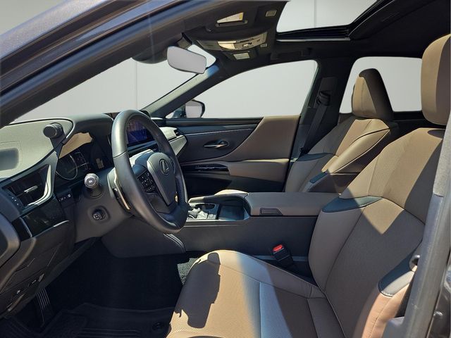 2025 Lexus ES 350 - Photo 16