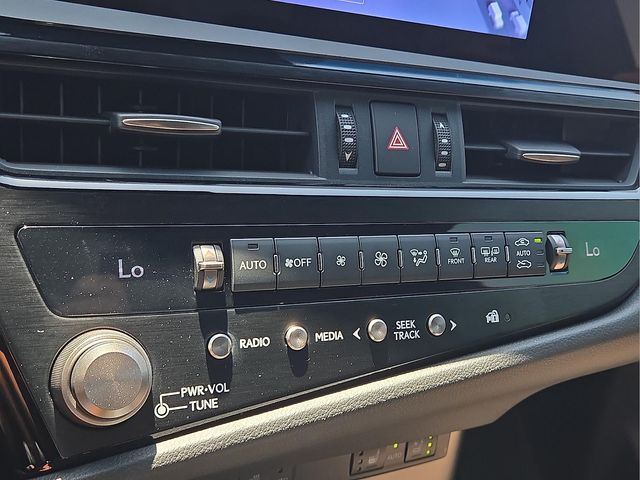 2025 Lexus ES 350 - Photo 20