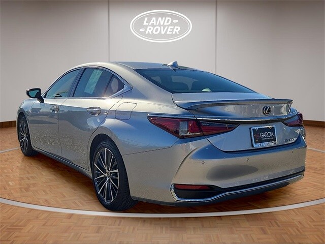 2023 Lexus ES 300h photo 3