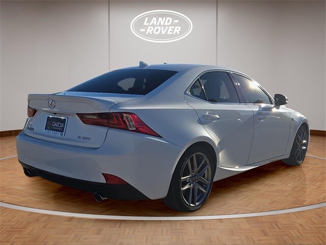 2016 Lexus IS 350 F SPORT photo 4