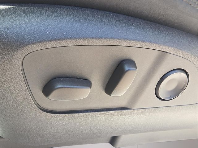 2024 GMC Acadia Denali - Photo 17
