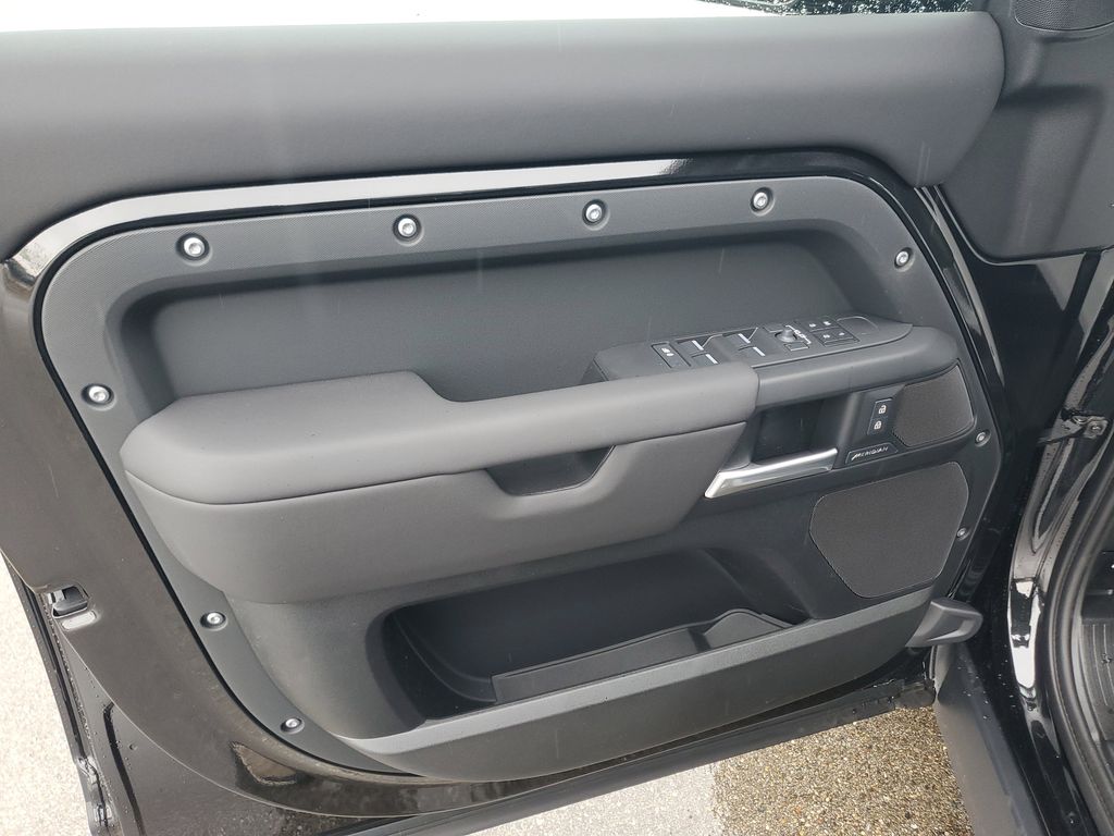 2026 Land Rover Defender S - Photo 7