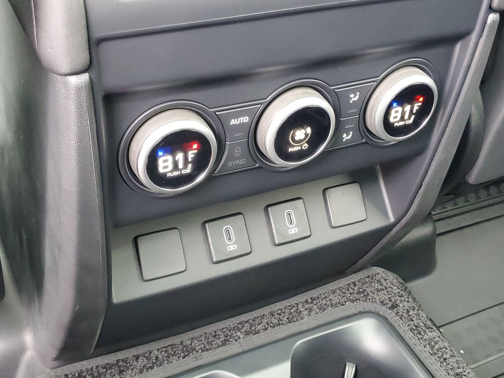 2026 Land Rover Defender X-Dynamic SE - Photo 30