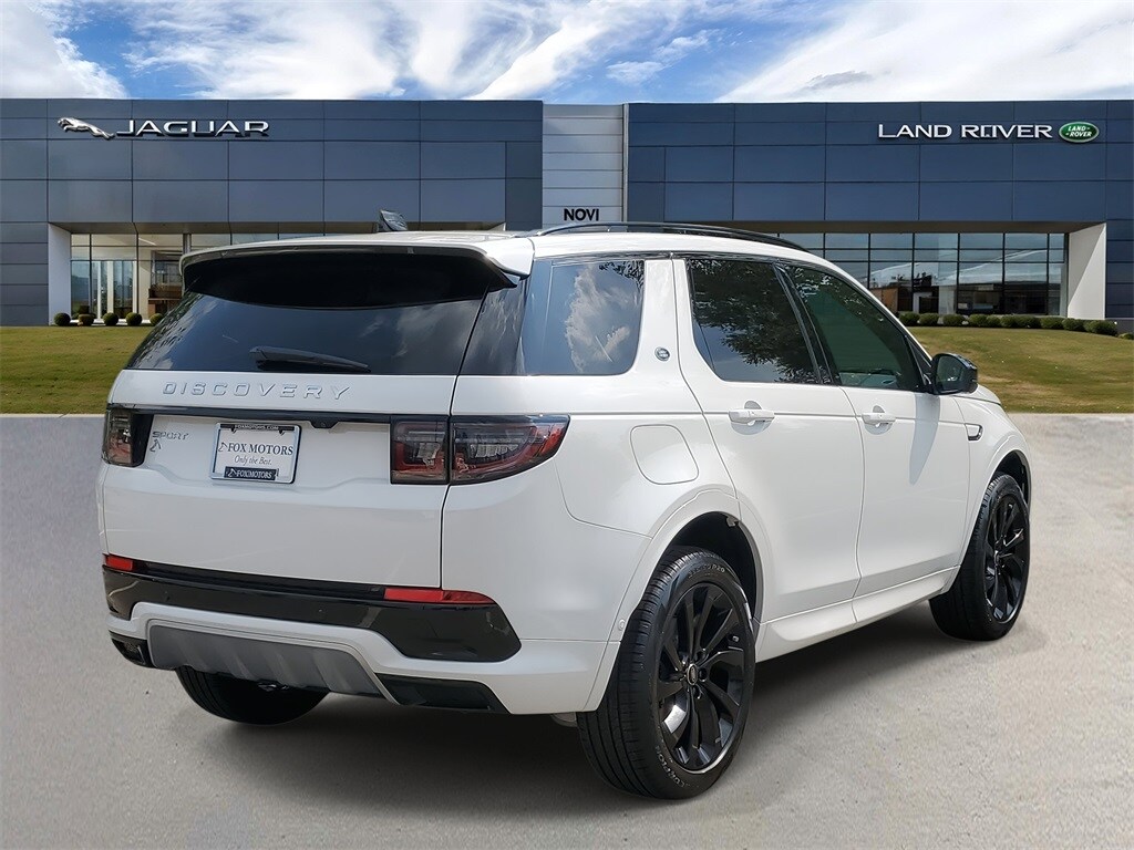 2025 Land Rover Discovery Sport S photo 3