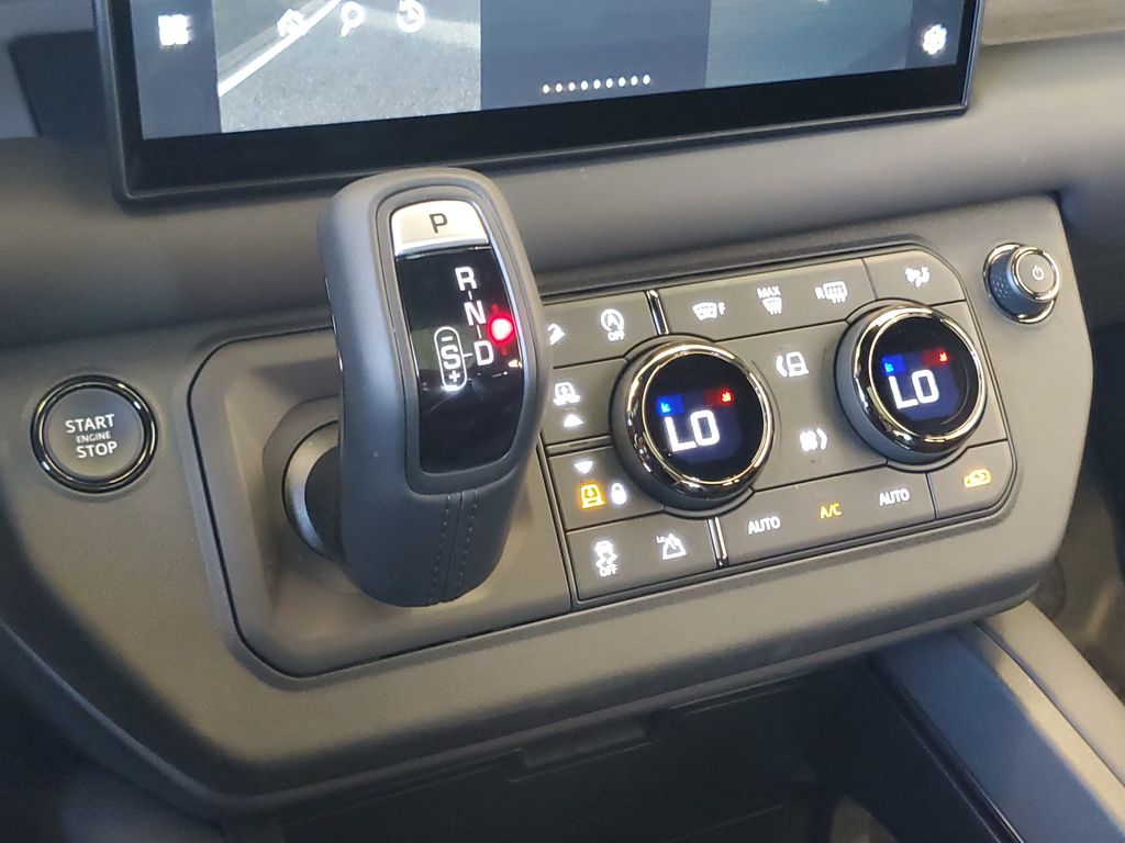 2025 Land Rover Defender Octa - Photo 24