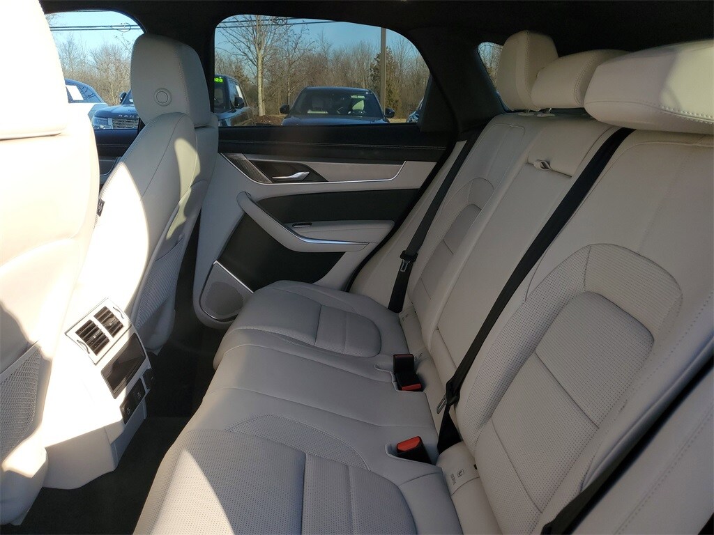 2026 Jaguar F-Pace R-Dynamic S - Photo 27