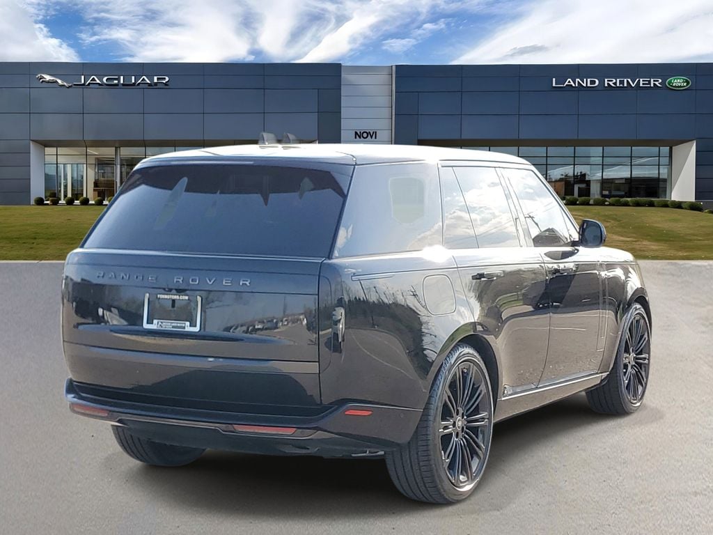 Used 2025 Land Rover Range Rover P400 SE SUV