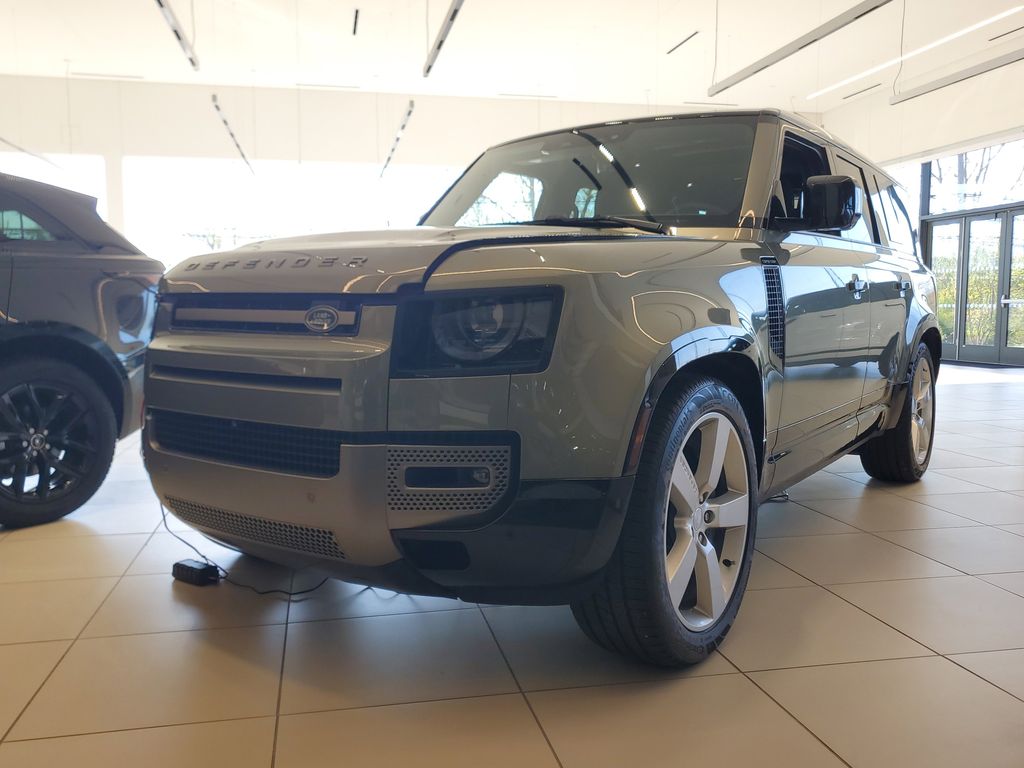 2025 Land Rover Defender 130 X-Dynamic SE P400's photo