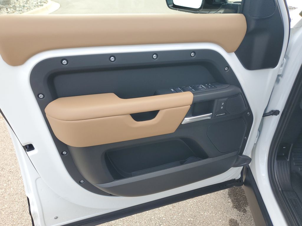 2026 Land Rover Defender S - Photo 7